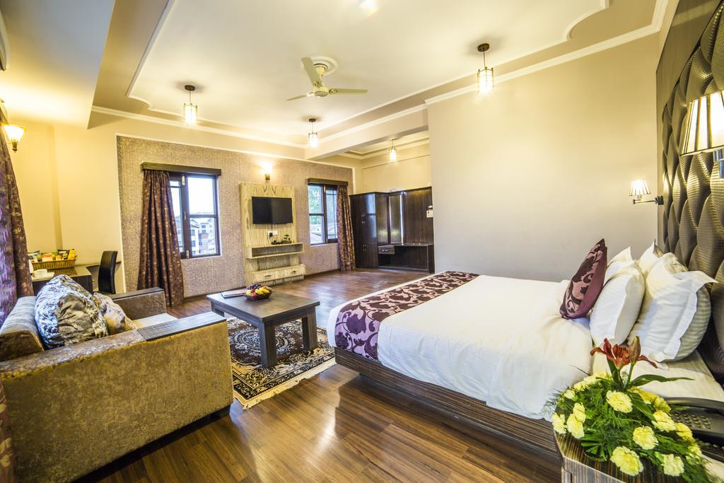 Palette - Solar Residency Hotel Srīnagar Екстериор снимка